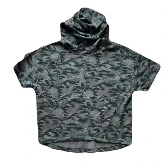 Womens Fabletics Hadley Hi Lo Short Sleeve Tee Hoodie Camo Print Size XS Pockets - Picture 3 of 6